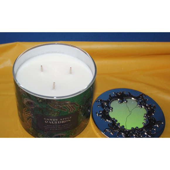 Bath & Body Works Candy Apple Cauldron Halloween Scented Jar Candle - Picture 3 of 5
